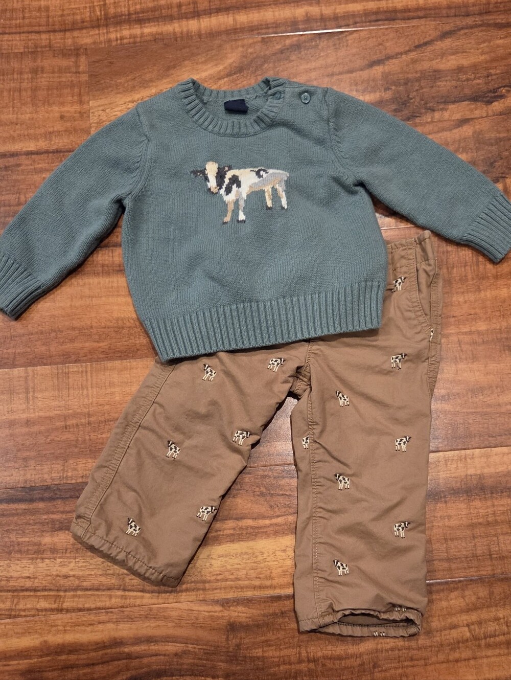 GAP Baby EUC 18-24 Months Teal Cow Sweater and Embroidered Khaki Cow Pants